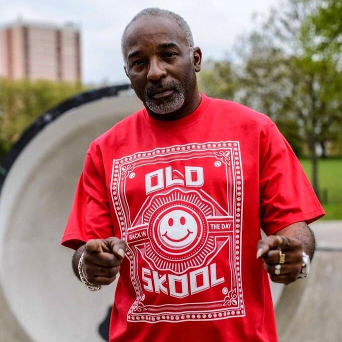 Ragga Twins Wearing Old Skool Back in the Day Smiley Red/White T-Shirt