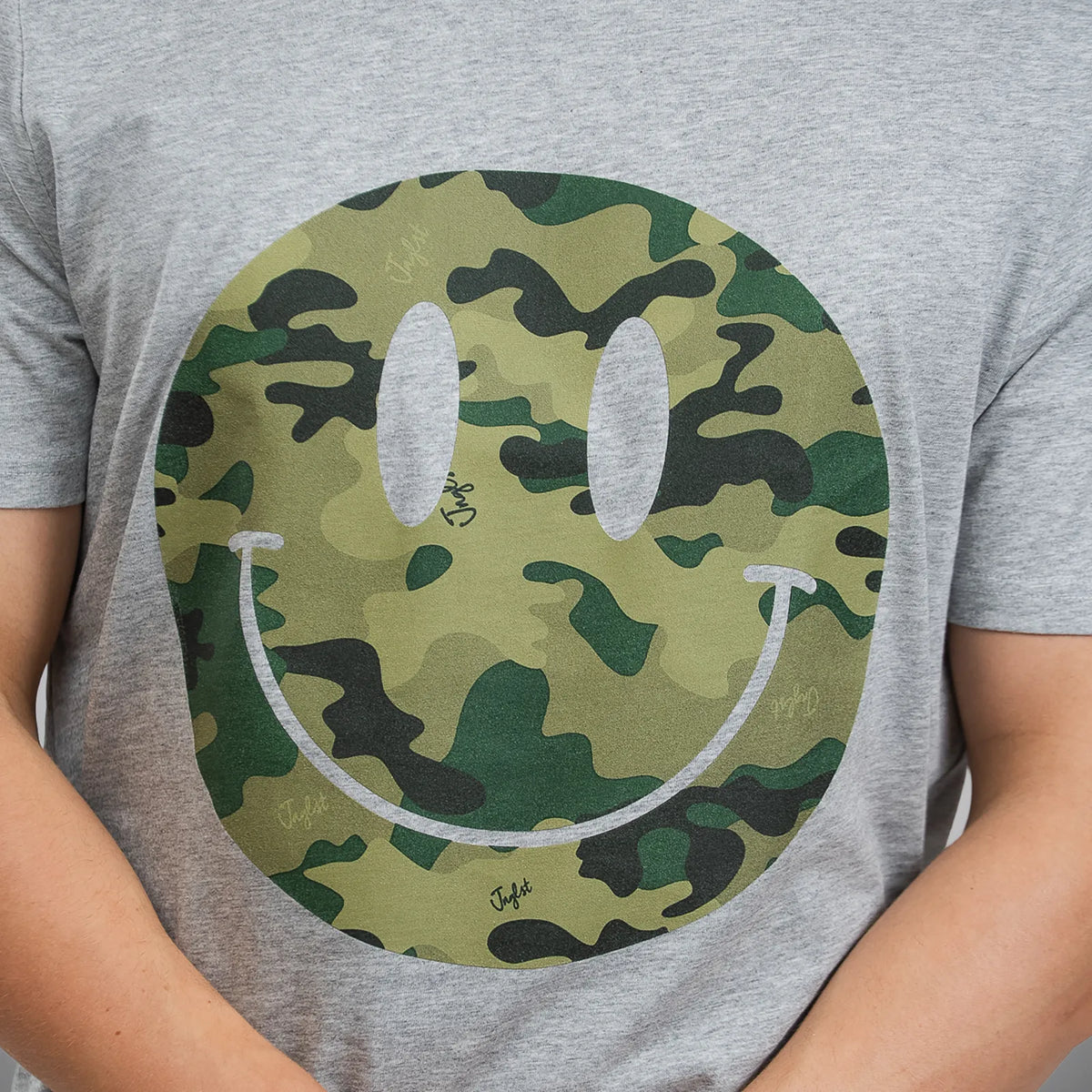 Camo Jnglst Smiley Grey T-Shirt Close Up